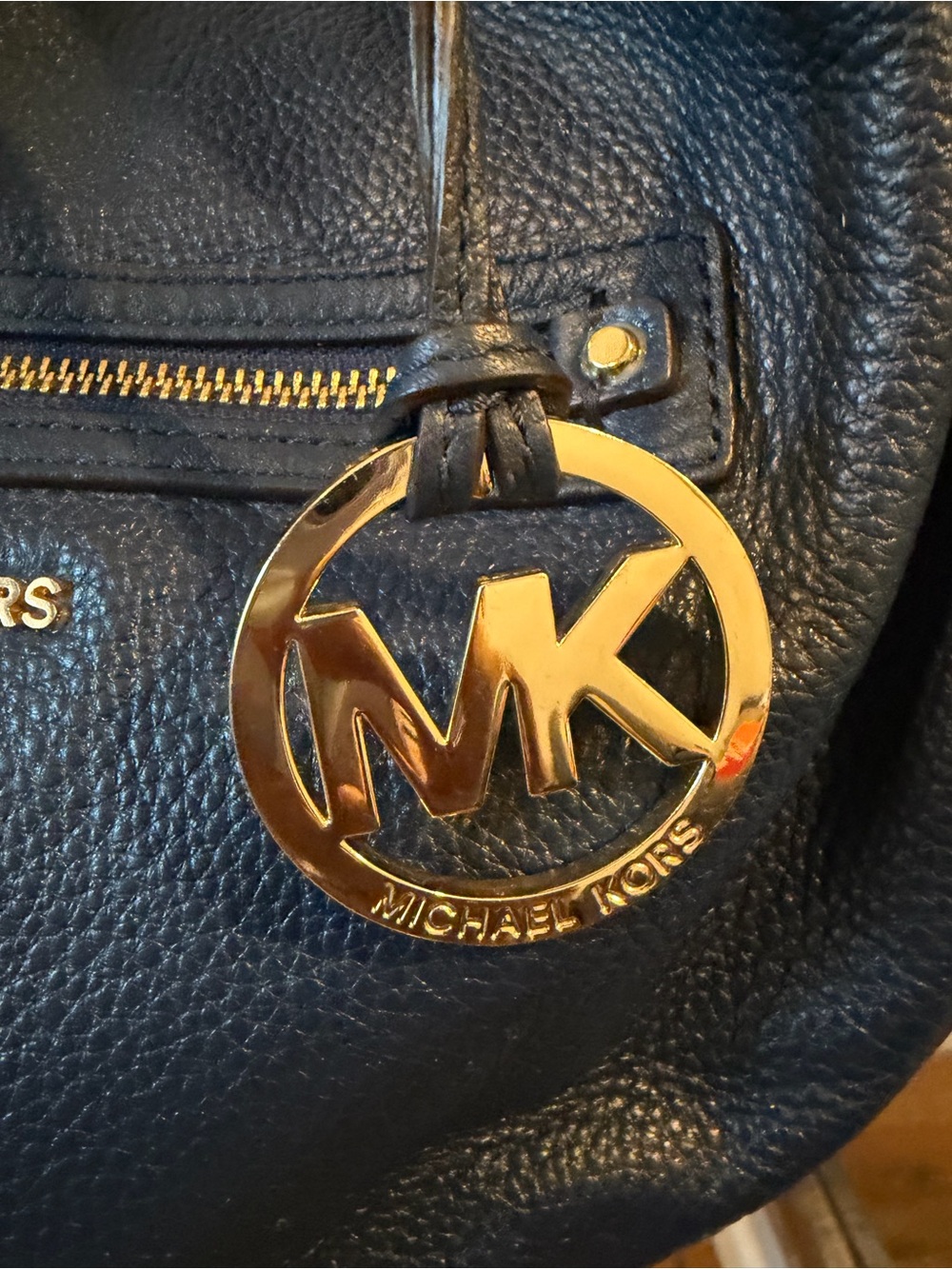 Michael Kors Bedford Navy Pebbled Leather Hobo with Gold Hardware and Scarf - Picture 3 of 9
